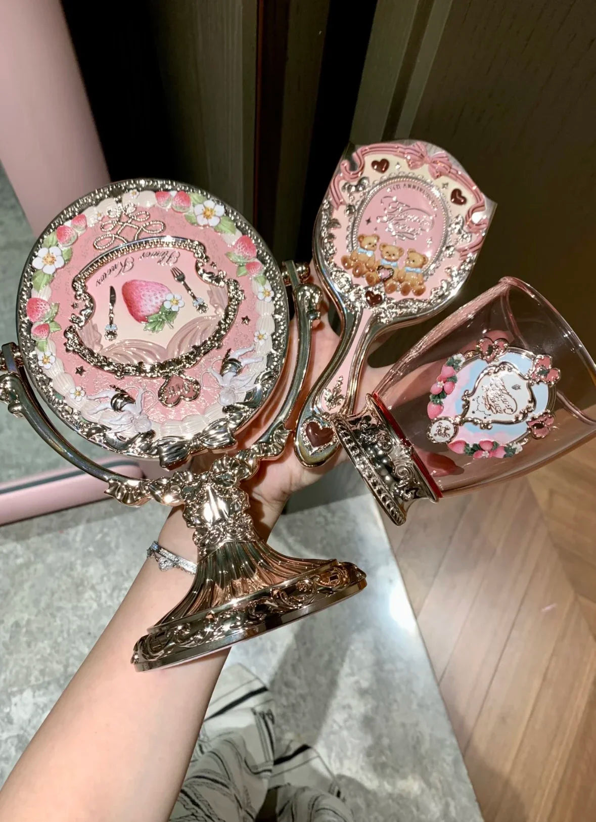 Set Miroir de Bureau Flower Knows 9ème Anniversaire - Peigne Coussin d'Air & Porte-Pinceaux Maquillage