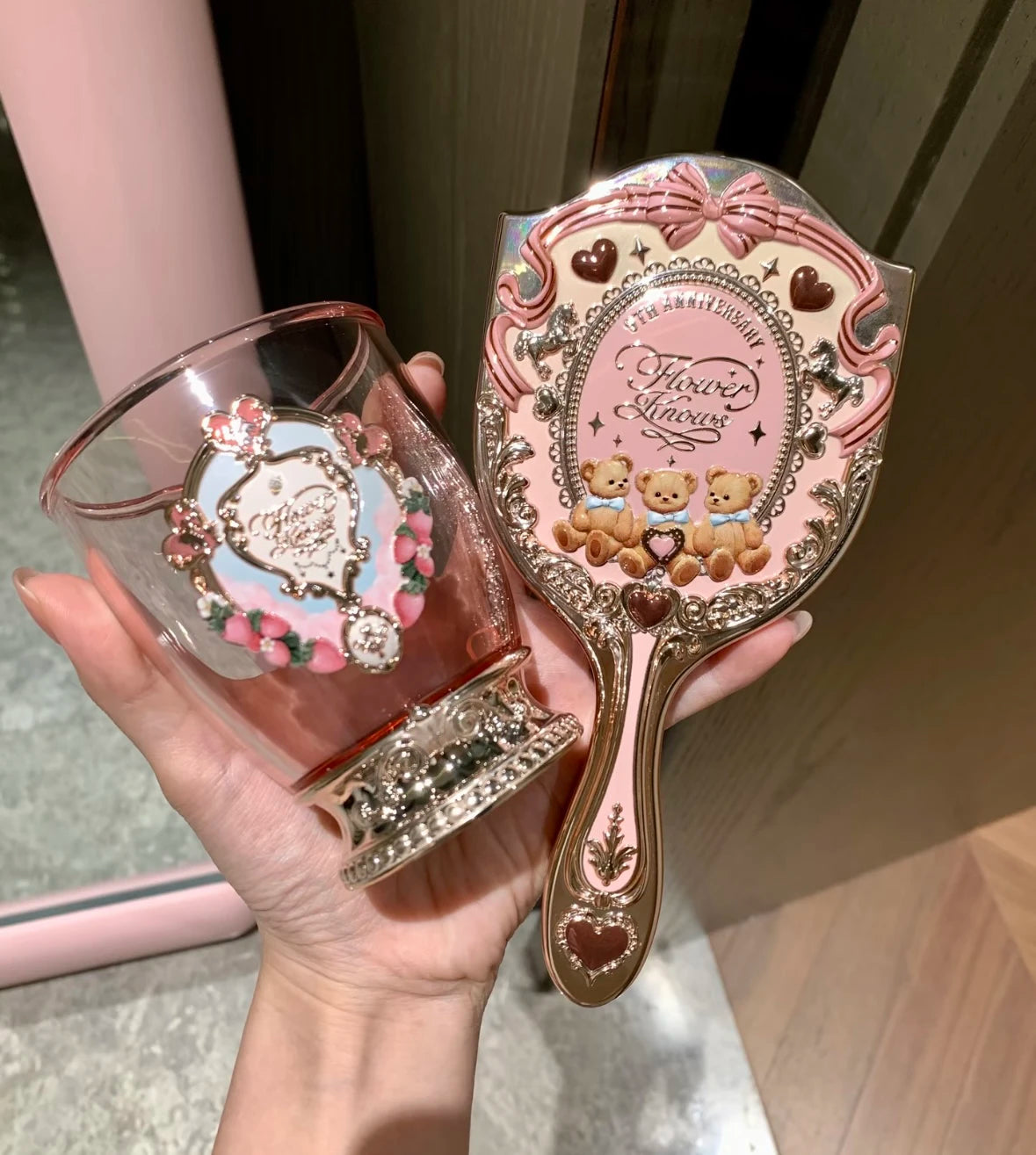 Set Miroir de Bureau Flower Knows 9ème Anniversaire - Peigne Coussin d'Air & Porte-Pinceaux Maquillage