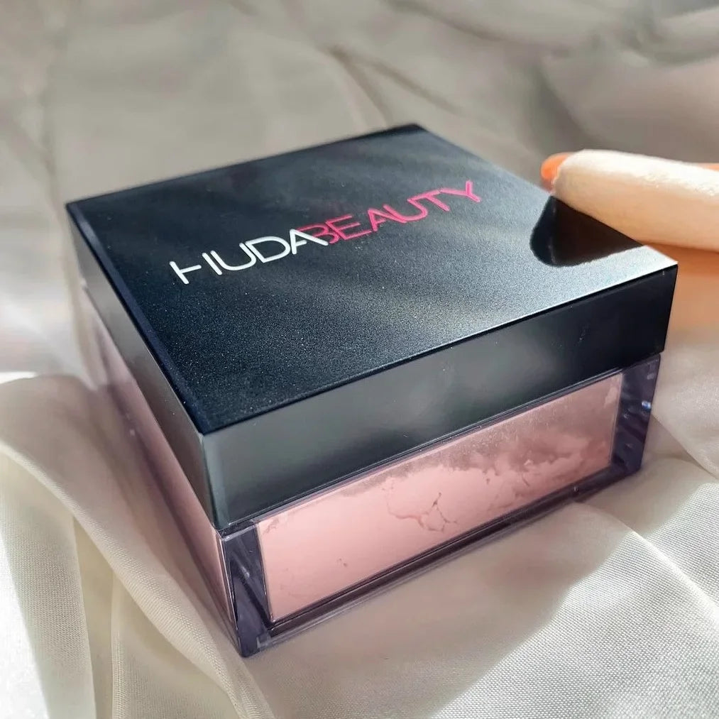 Huda Beauty Velvet Matte Powder